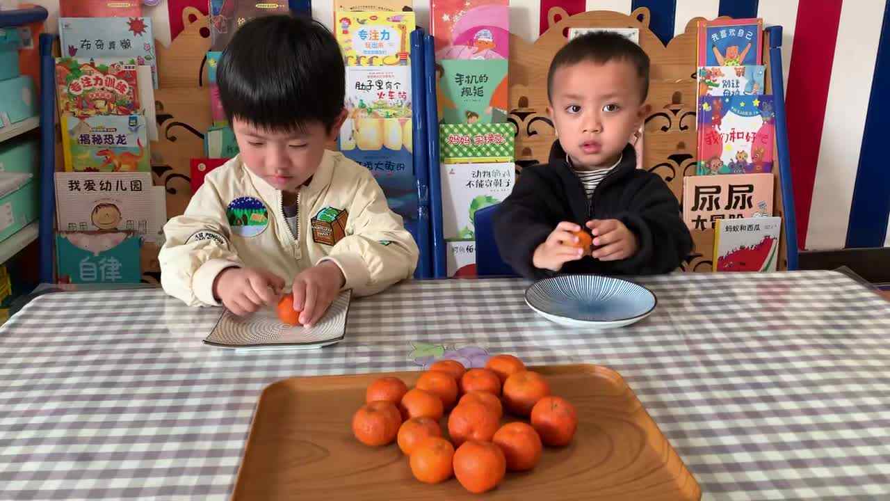 ⁣2026年4月16日    杨佳齐生活练习《剥橘子》学校教育教学活动