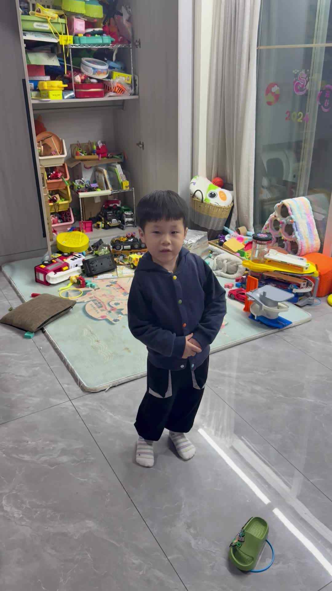 20260429实验中班刘雍洛运动