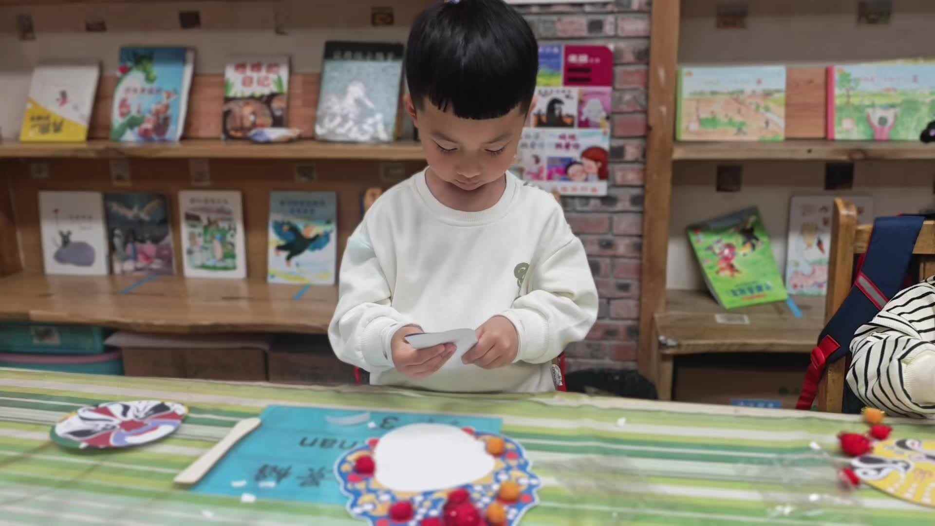 2026.4.10  实验中班 沙景韬《川剧脸谱》.mp4