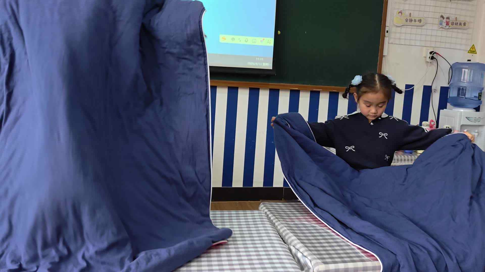 ⁣⁣⁣⁣⁣2026.4.13学A班于陈昱，王曦瑶——生活训练折叠被子