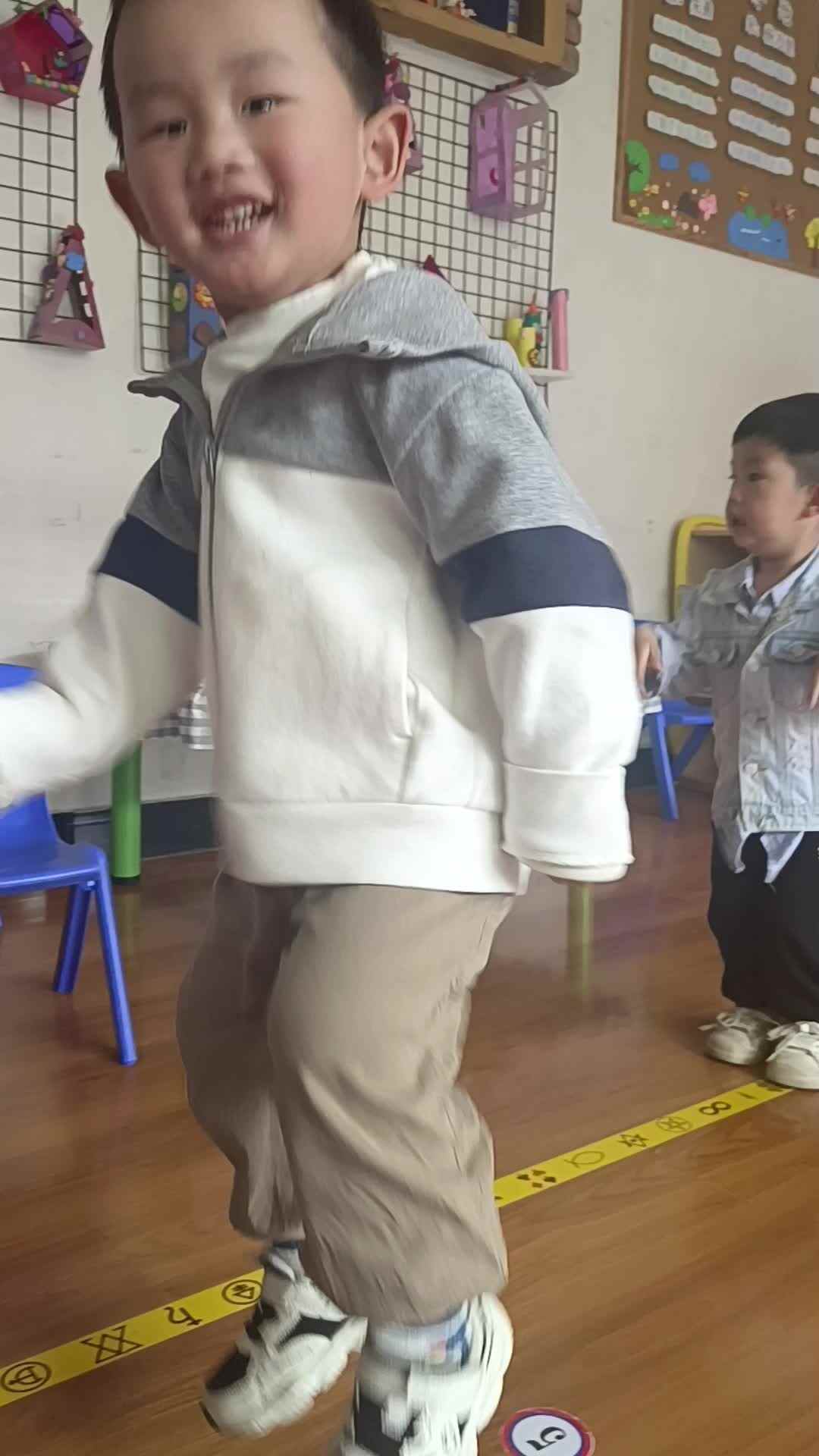 ⁣2026年04月08日张禹洋 ⁣主题：《室内早操》（学校教育教学活动）.mp4