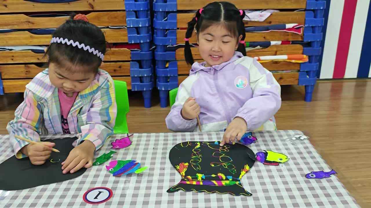 2026.4.24 大B班 冯梓芮 手工活动《鱼缸里的鱼》