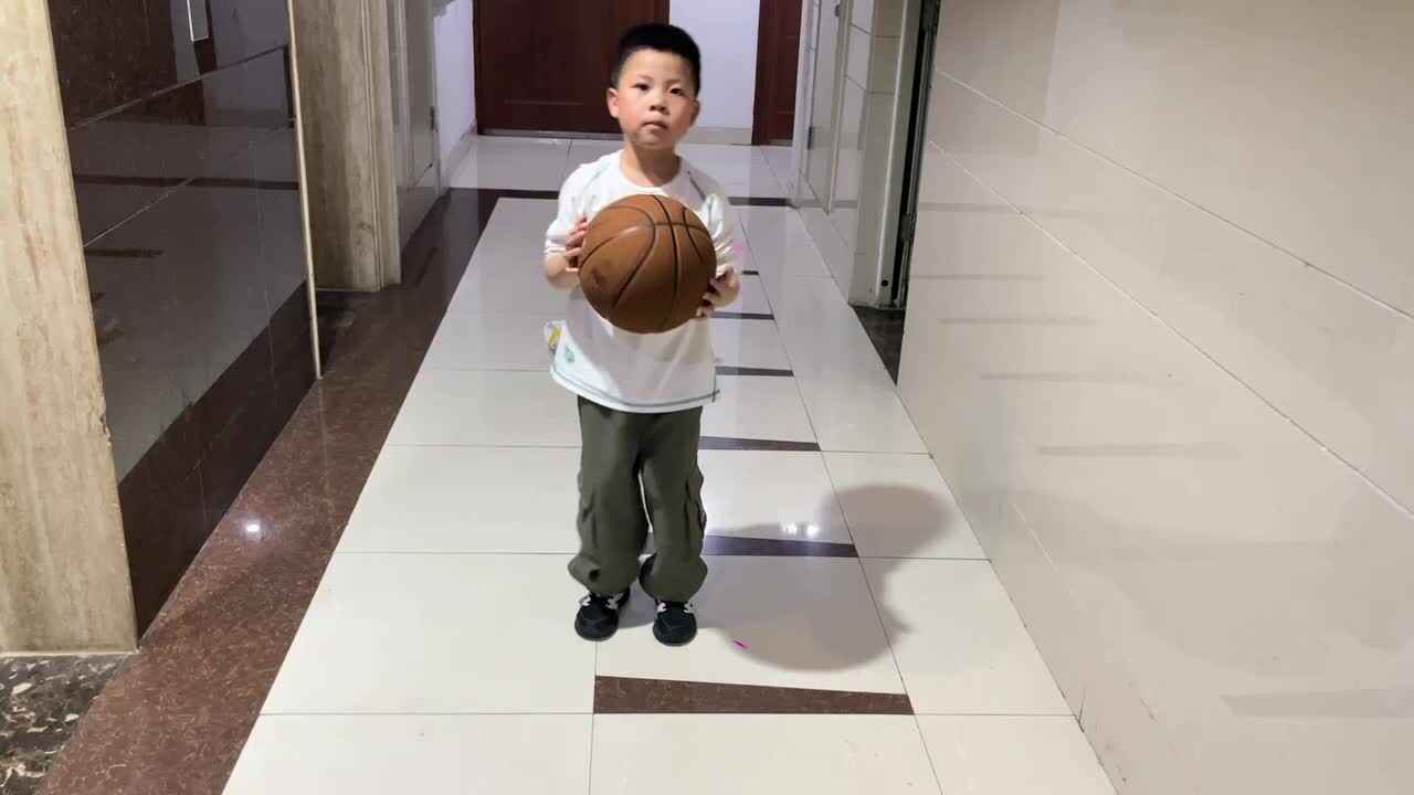 ⁣⁣⁣⁣4.14 学b 田熙辰（拍篮球练习）） trim.871EB49B-91E4-4F5E-8024-D7946A297745.MOV