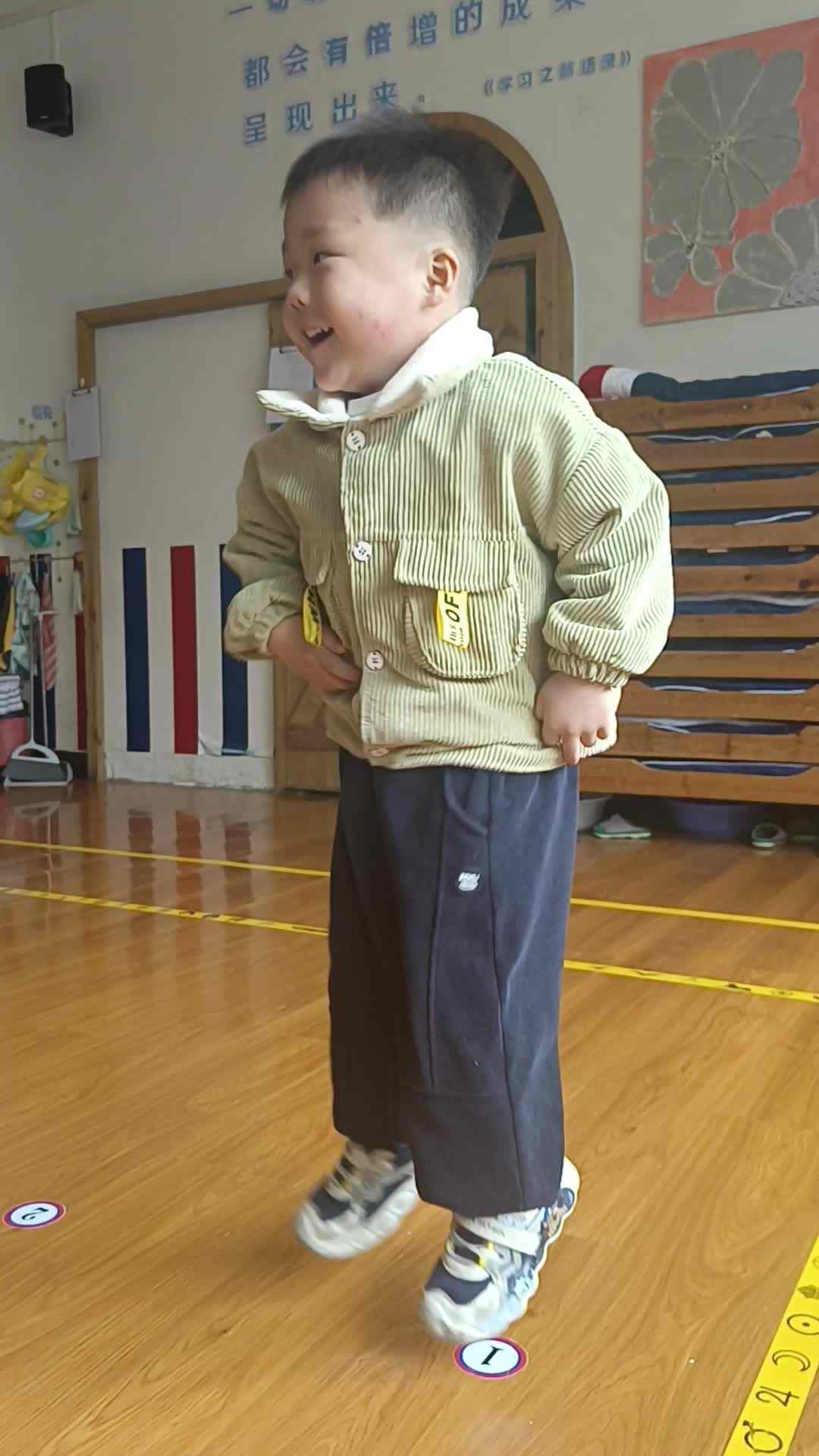 2026 4 8刘佳铭《室内早操》⁣（学校教育教学活动）