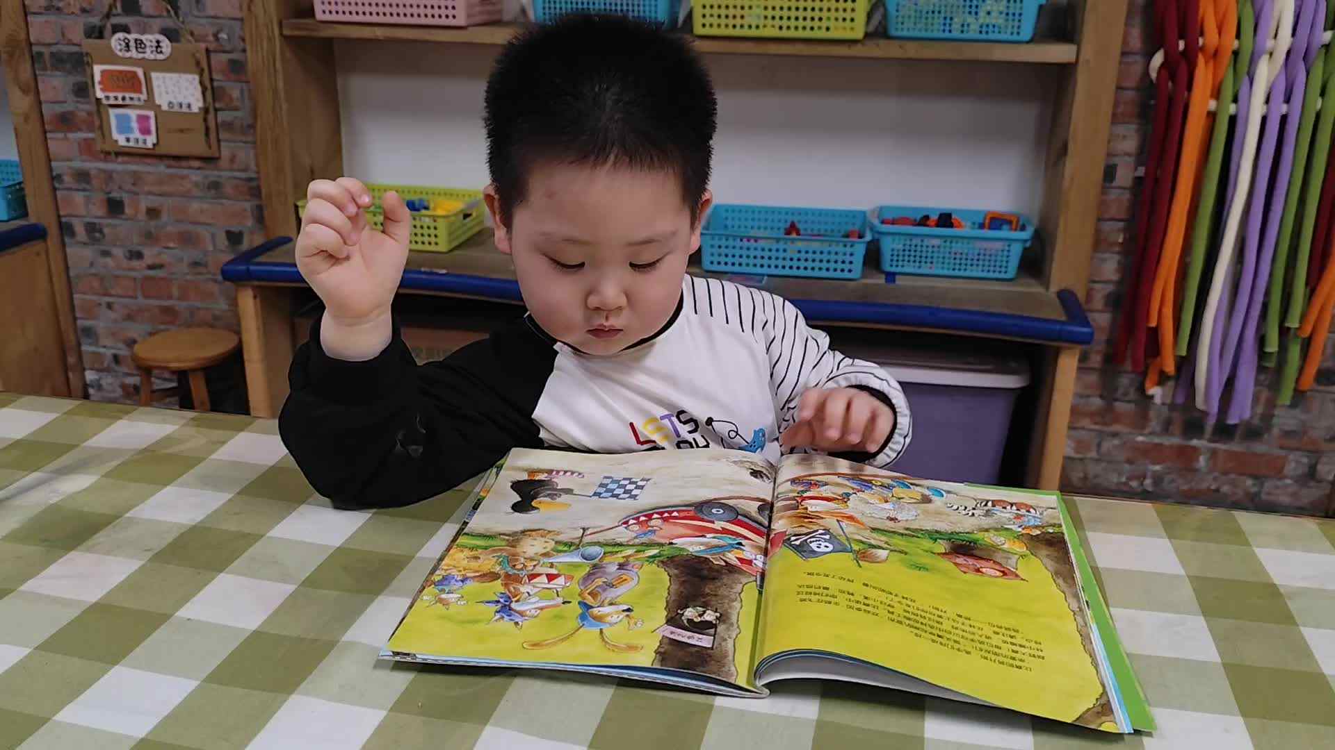 2026.4.22实验小班8号杨卓浩—阅读时光