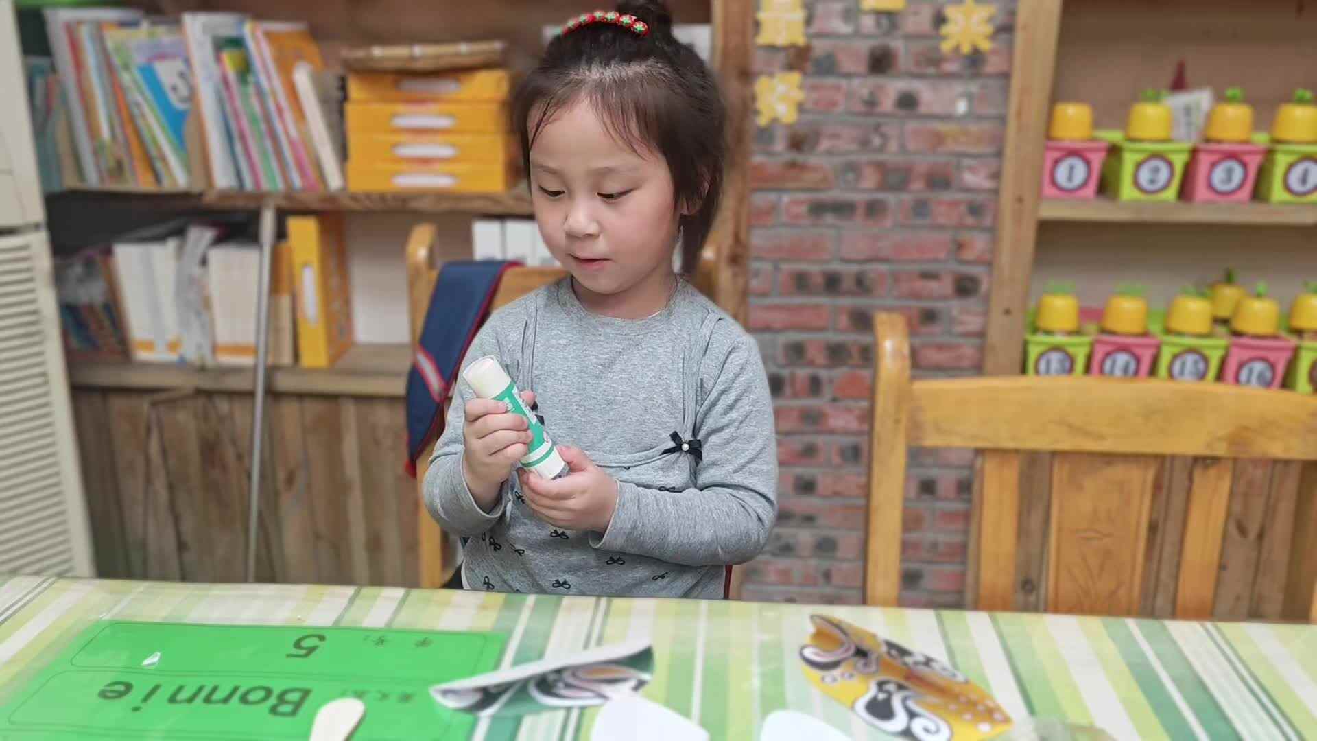 2026.4.10  实验中班 张语宸《川剧脸谱》.mp4