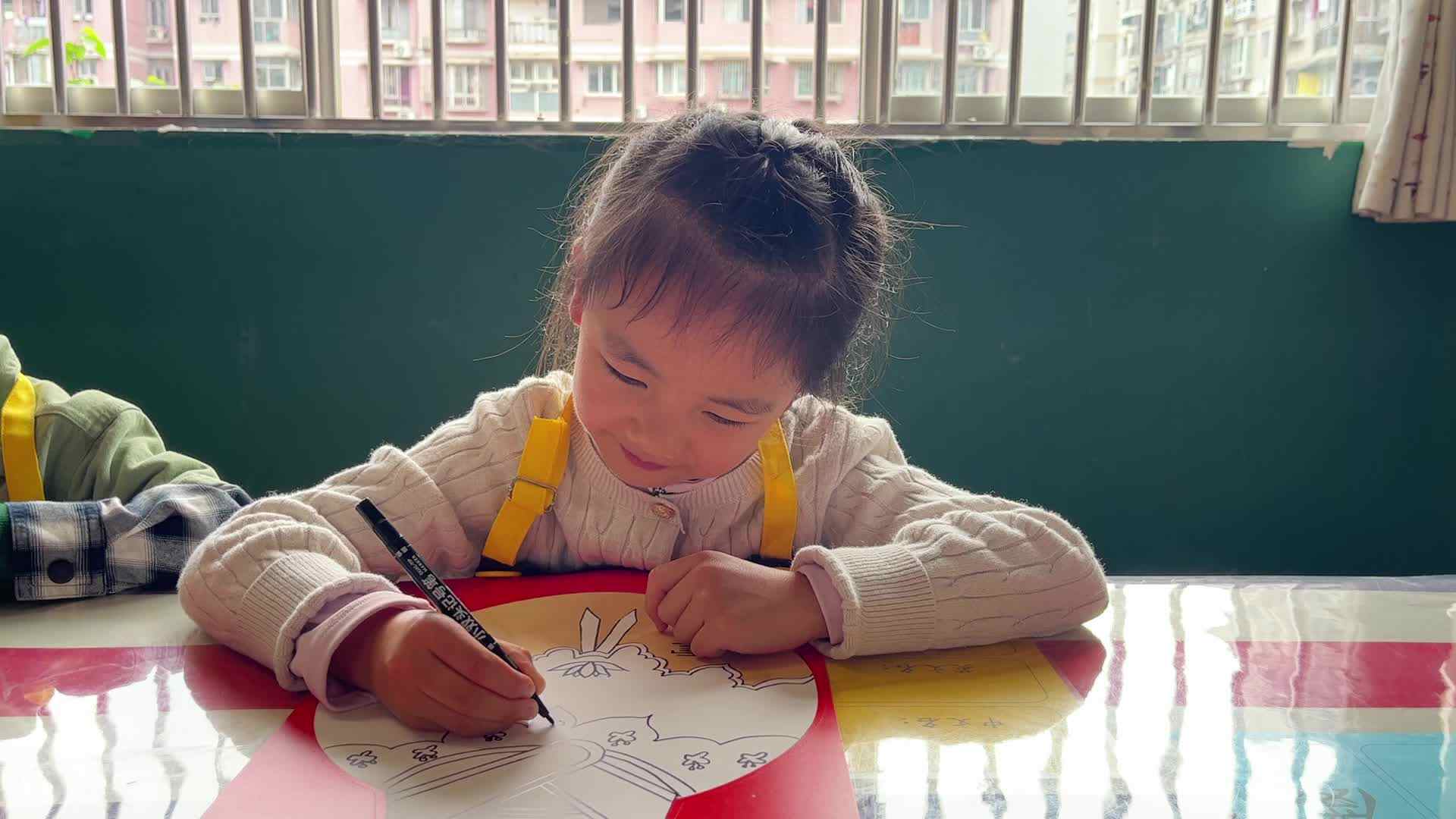 ⁣⁣⁣⁣⁣⁣⁣⁣2026.4.8实验1班 美工课-乔钰菲