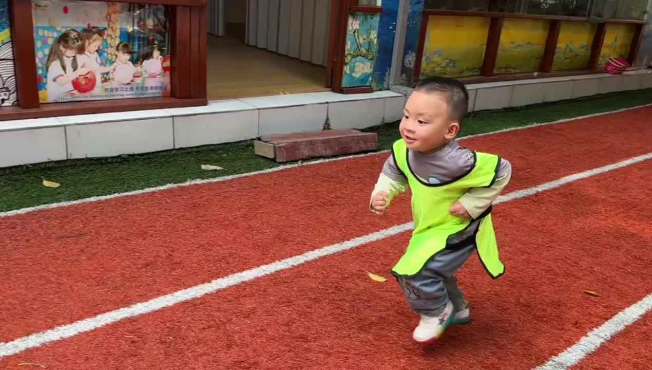 2026.4.16实验小班9号胡舒阳—快乐体智能