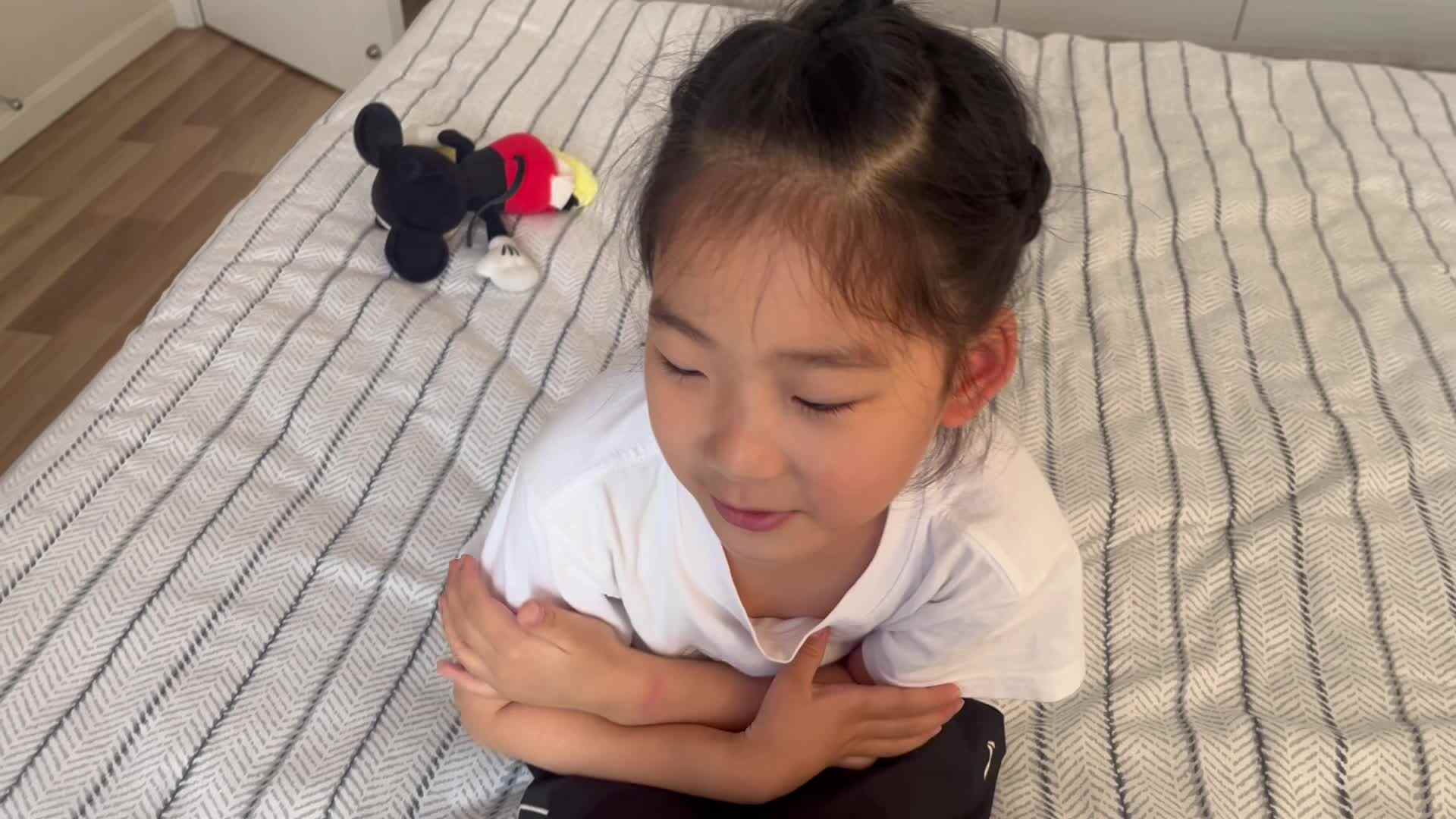 学b班宁汐言体能训练-仰卧起坐