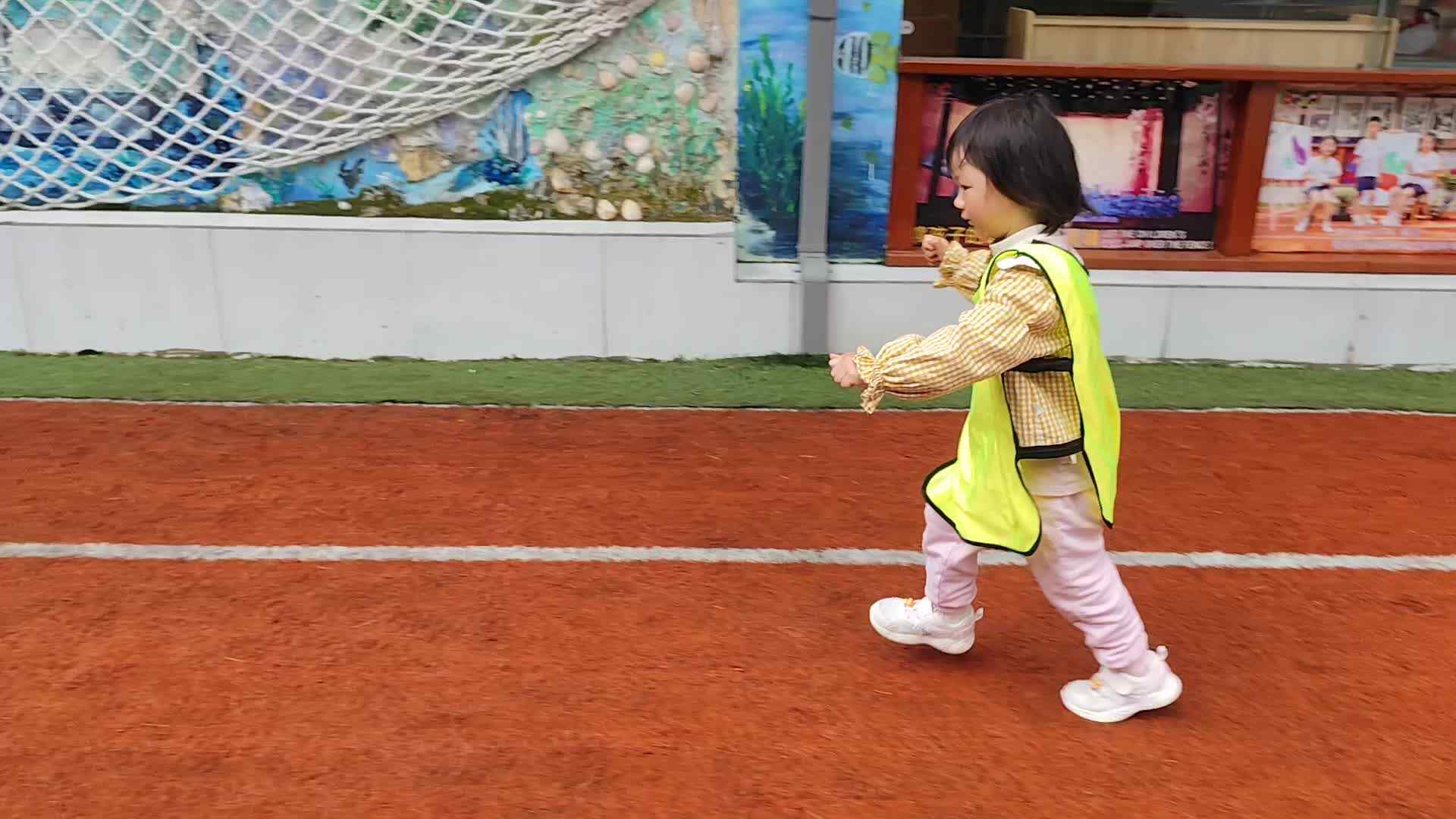 2026.4.16实验小班10号刘晨溪—快乐体智能