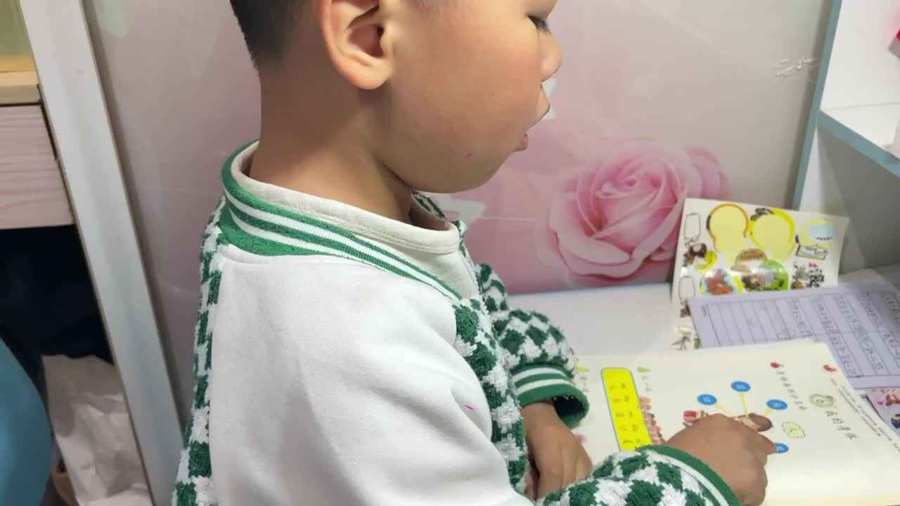 ⁣4.1 学 田熙辰（指读语言书） trim.76660947-F000-4023-AD77-CE7338C5EABC.MOV