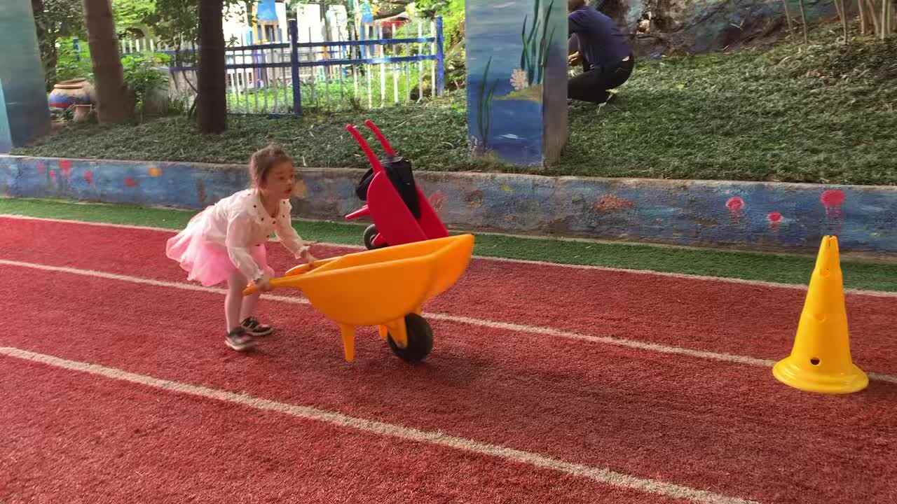 2026年4月24日  周晨羽体能游戏《推推车运球》学校教育教学活动