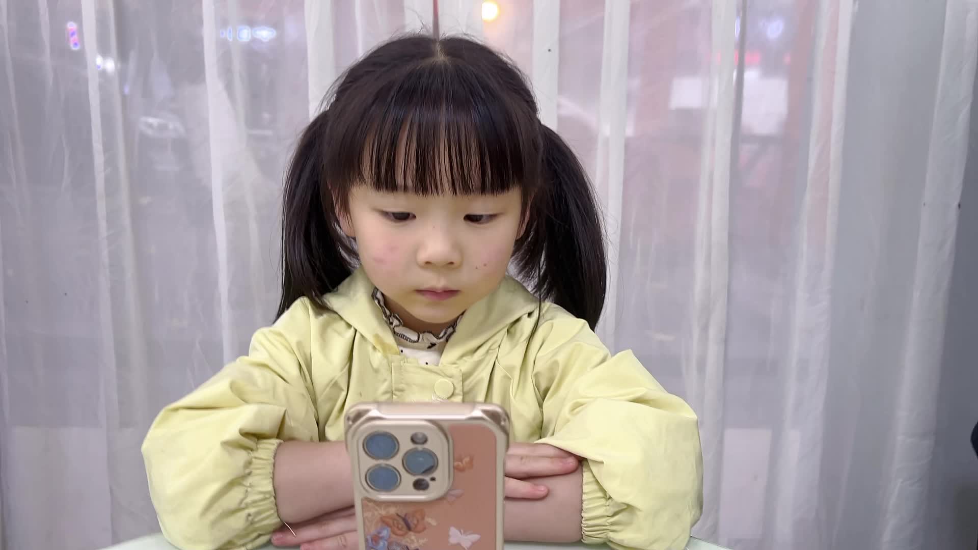 2026年4月21日大A班夏爱林～观看英语视频