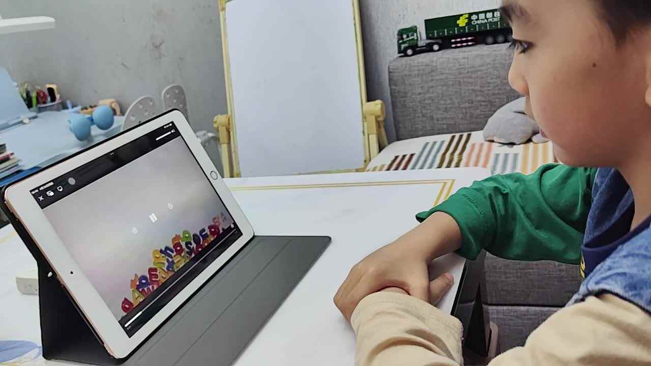 大A班蒋熠_20260430_观看英语视频.mp4