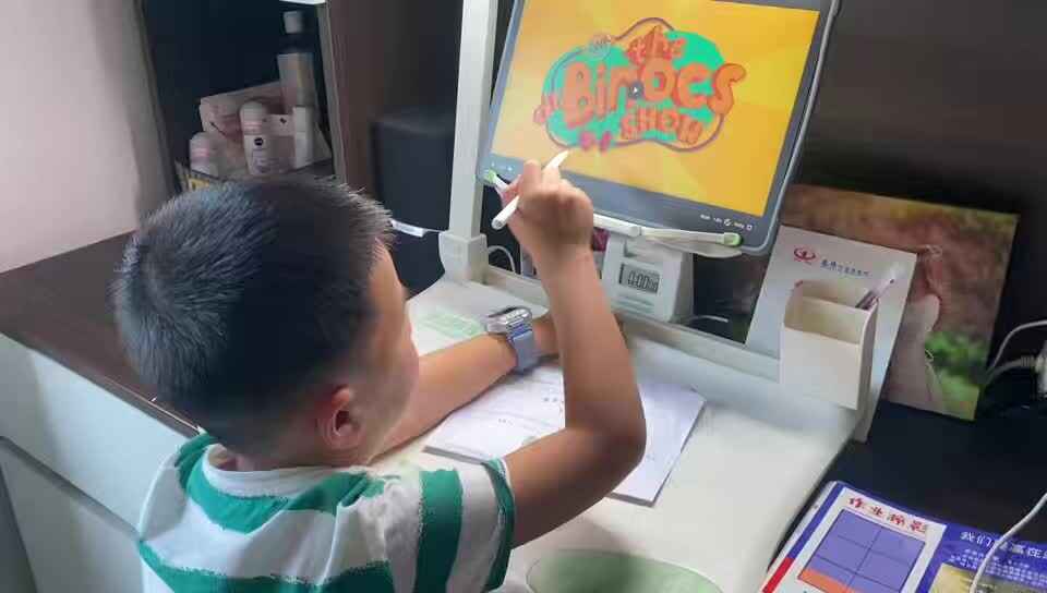 ⁣⁣大B班吕子垚观看英语视频（2026.4.25）.mp4