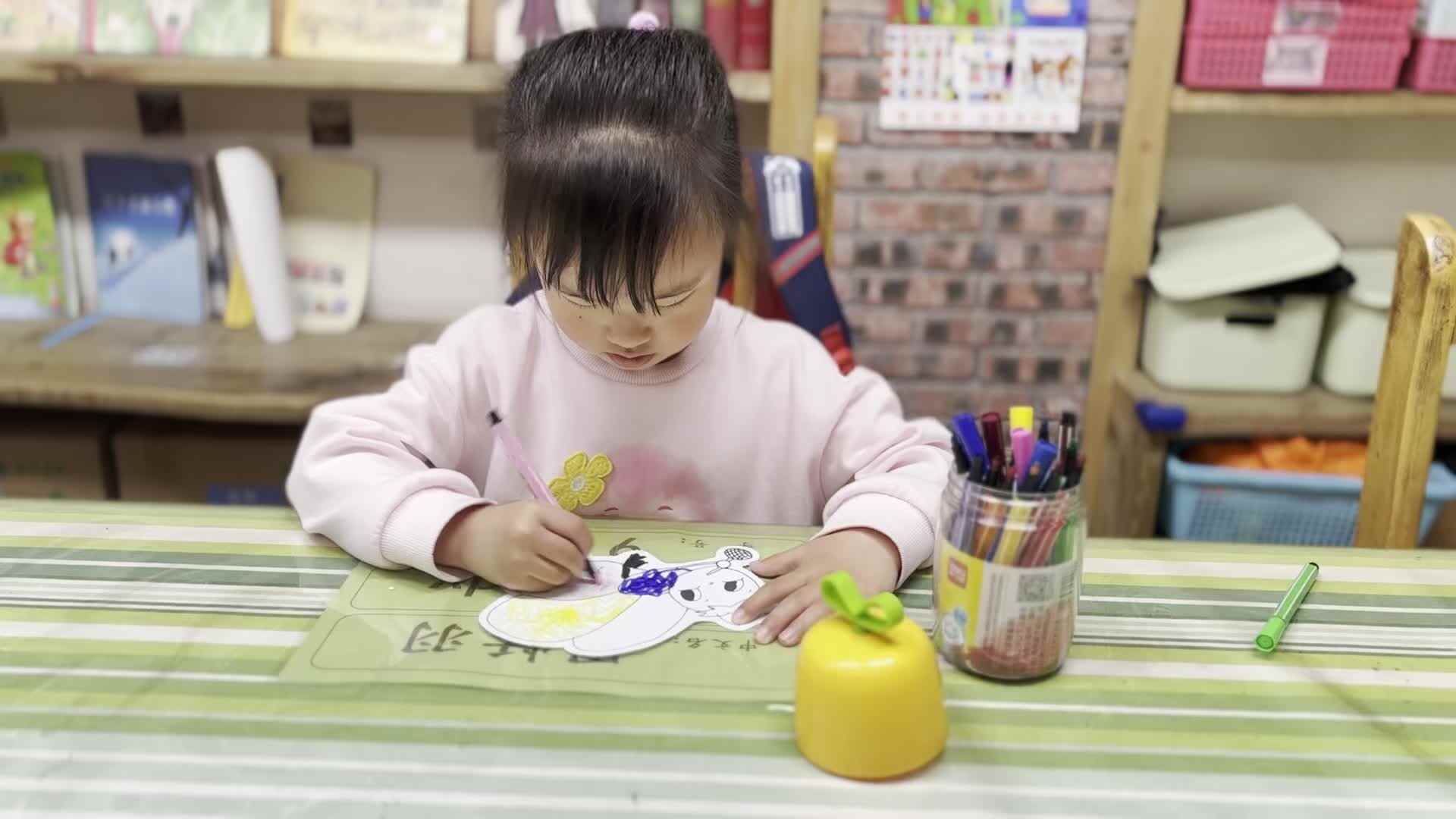 2026.4.17  周恬羽  美工《五彩的泡泡世界》.mp4