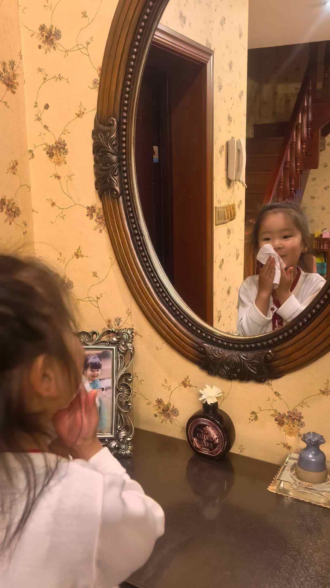 实验中班伊伊3.9作业.mp4