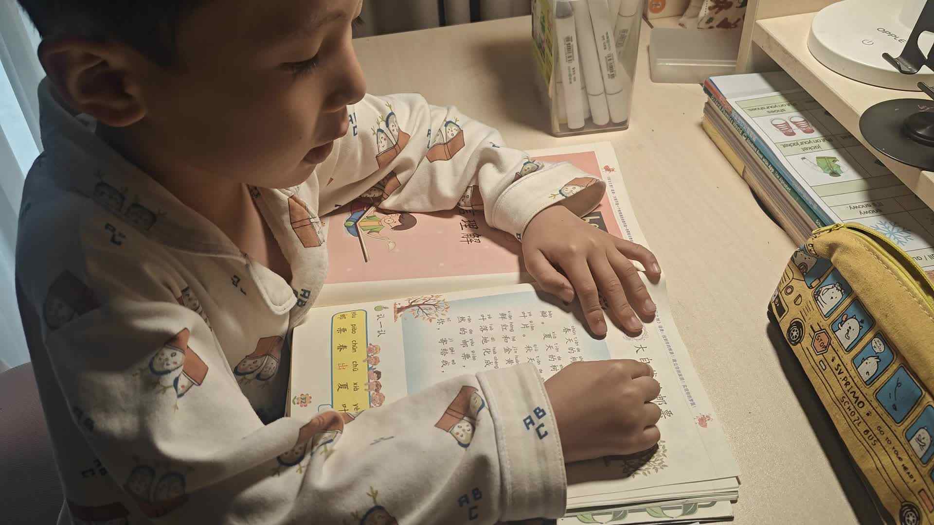 ⁣⁣⁣⁣⁣2026.4.18学B班 王千与 读《语言书32页》