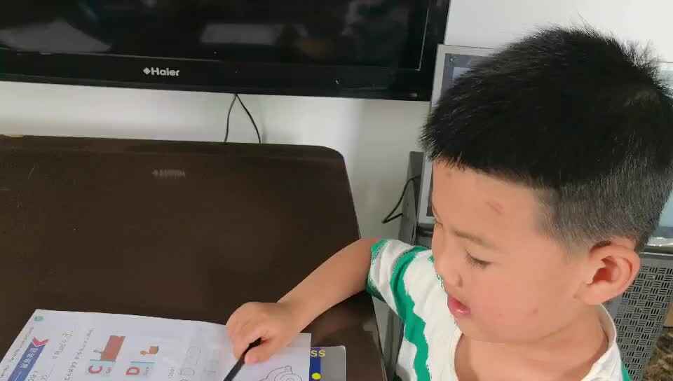 ⁣⁣学B班吕子垚完成英语作业单2026.4.19