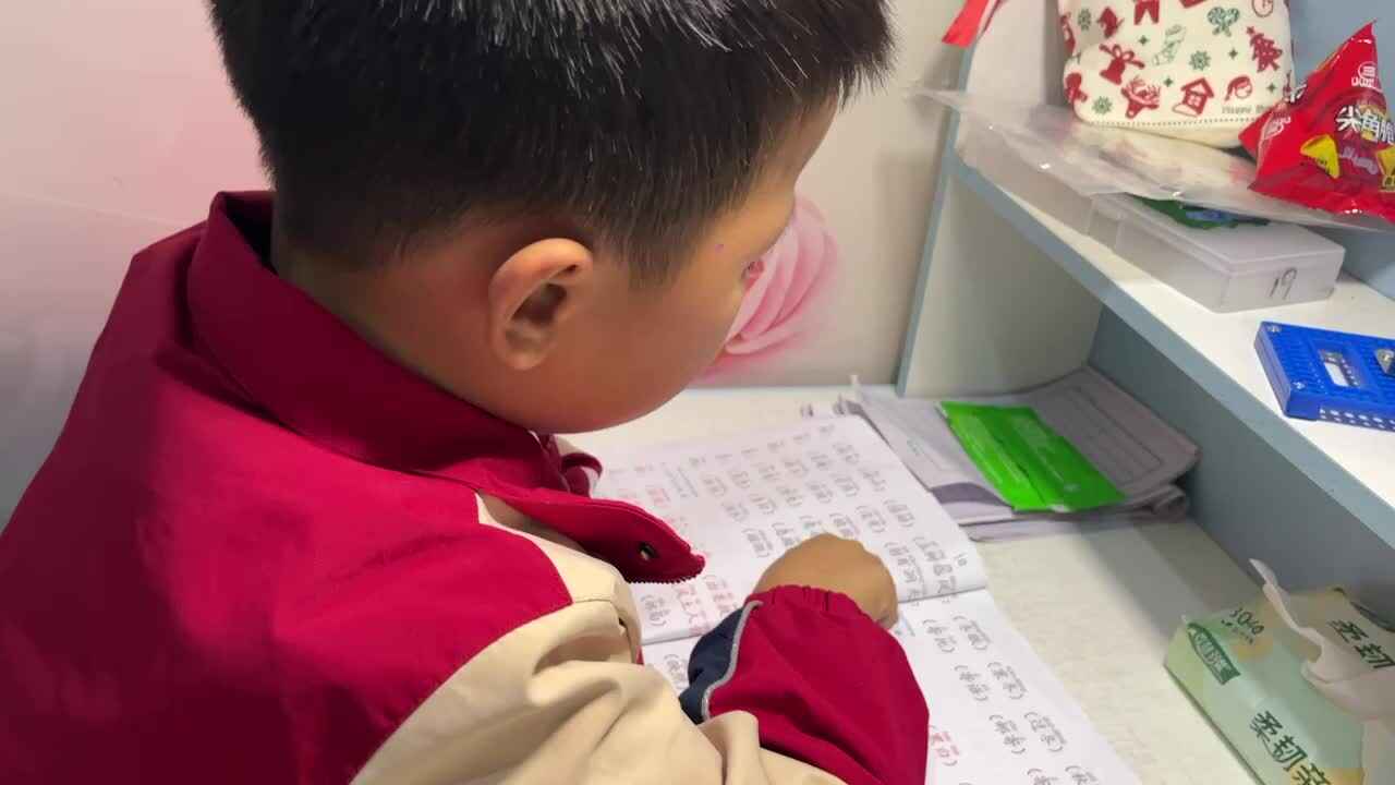 ⁣4.13 学b 田熙辰（指读语言汉字） trim.52B96FA6-33A6-473B-A954-A60C914AA9D8.MOV