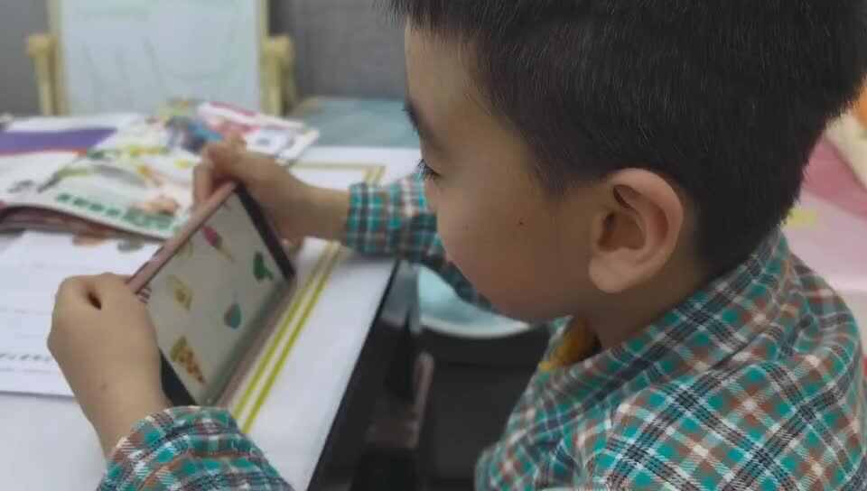 大A班蒋熠  2026.4.17   观看英语视频.mp4