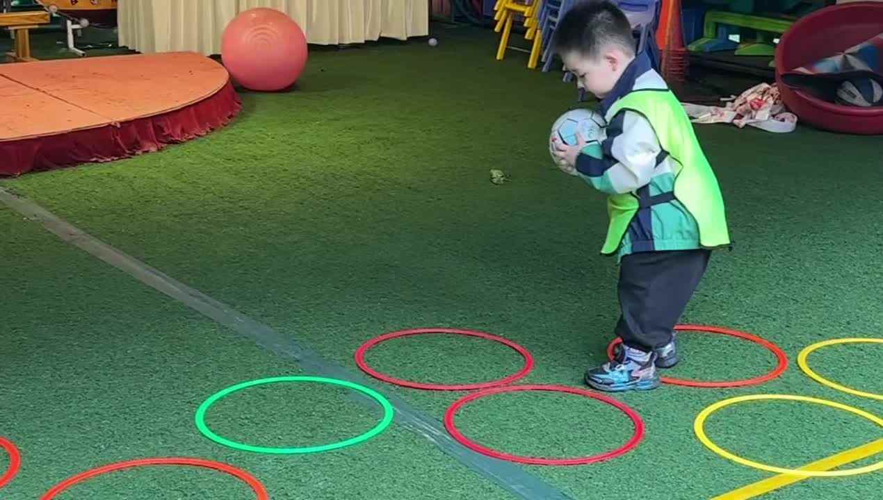 2026.4.20实验小班8号杨卓浩—快乐体智能