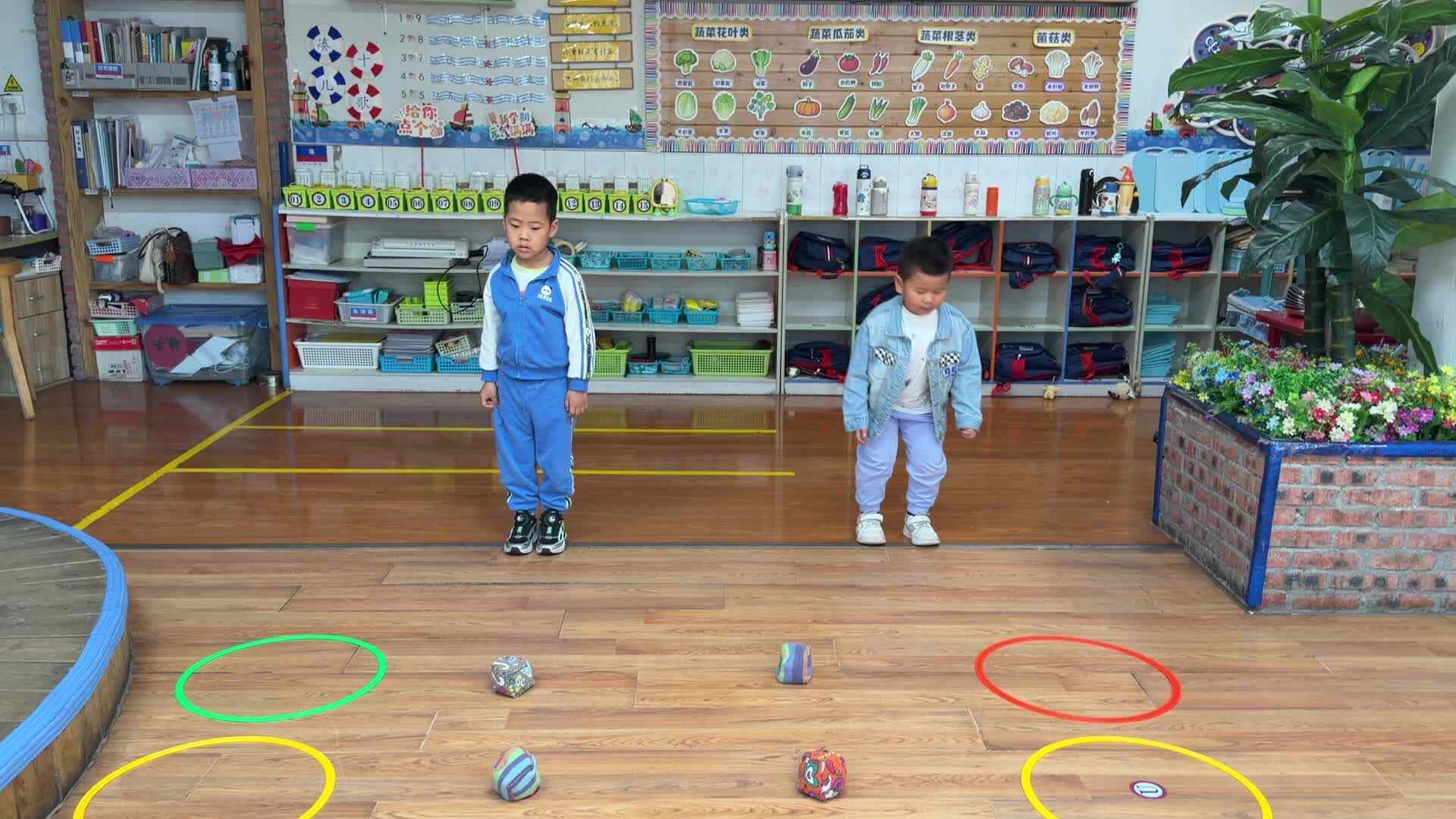 ⁣⁣2026.4.13 实验大班 廖浚博、付康岐——欢乐套圈圈