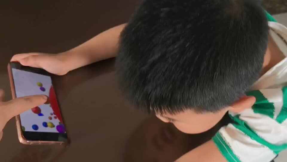 ⁣⁣学B班吕子垚观看英文视频（C和D）2026.4.19