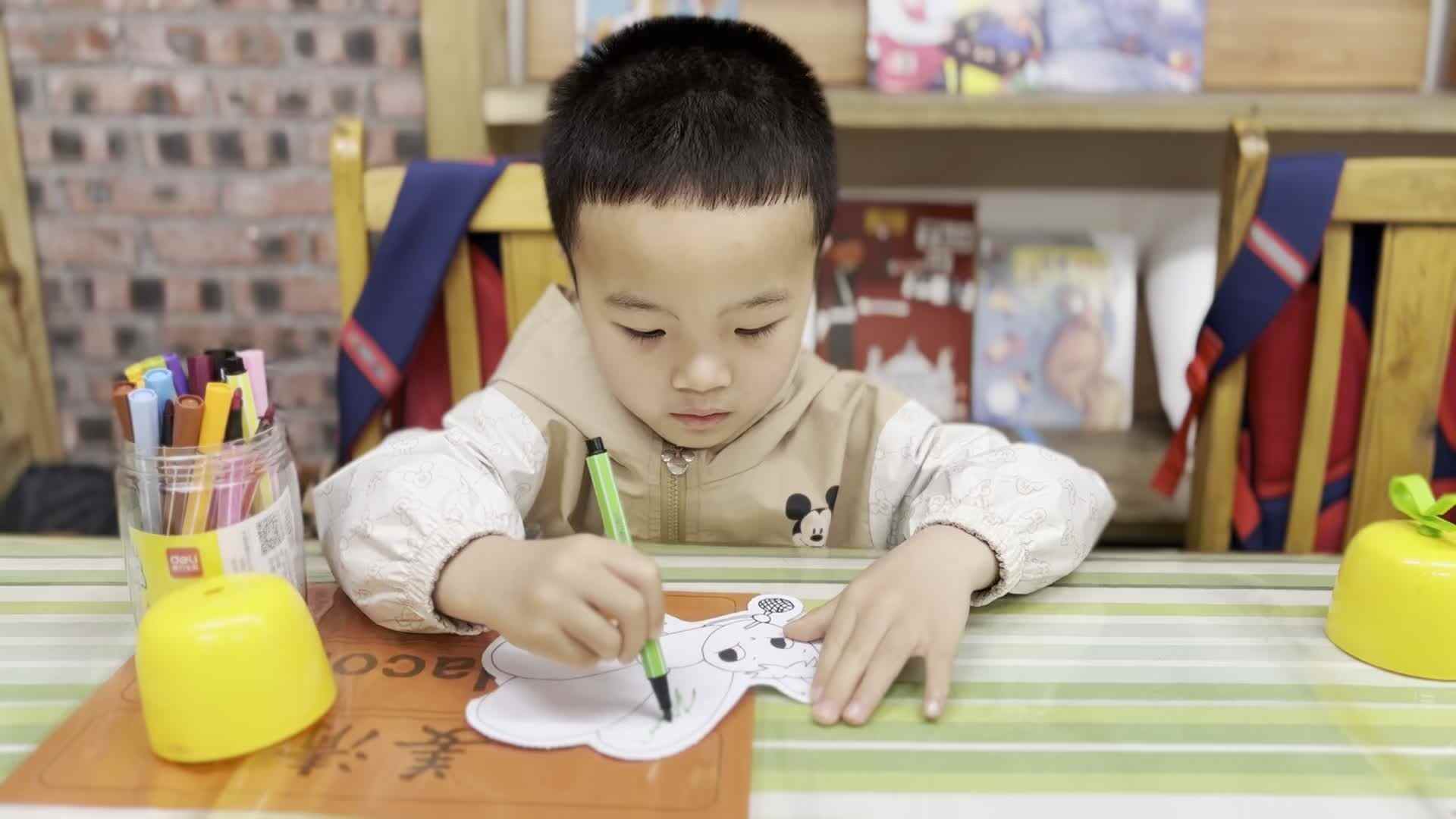 2026.4.17 姜清译  美工《五彩的泡泡世界》.mp4