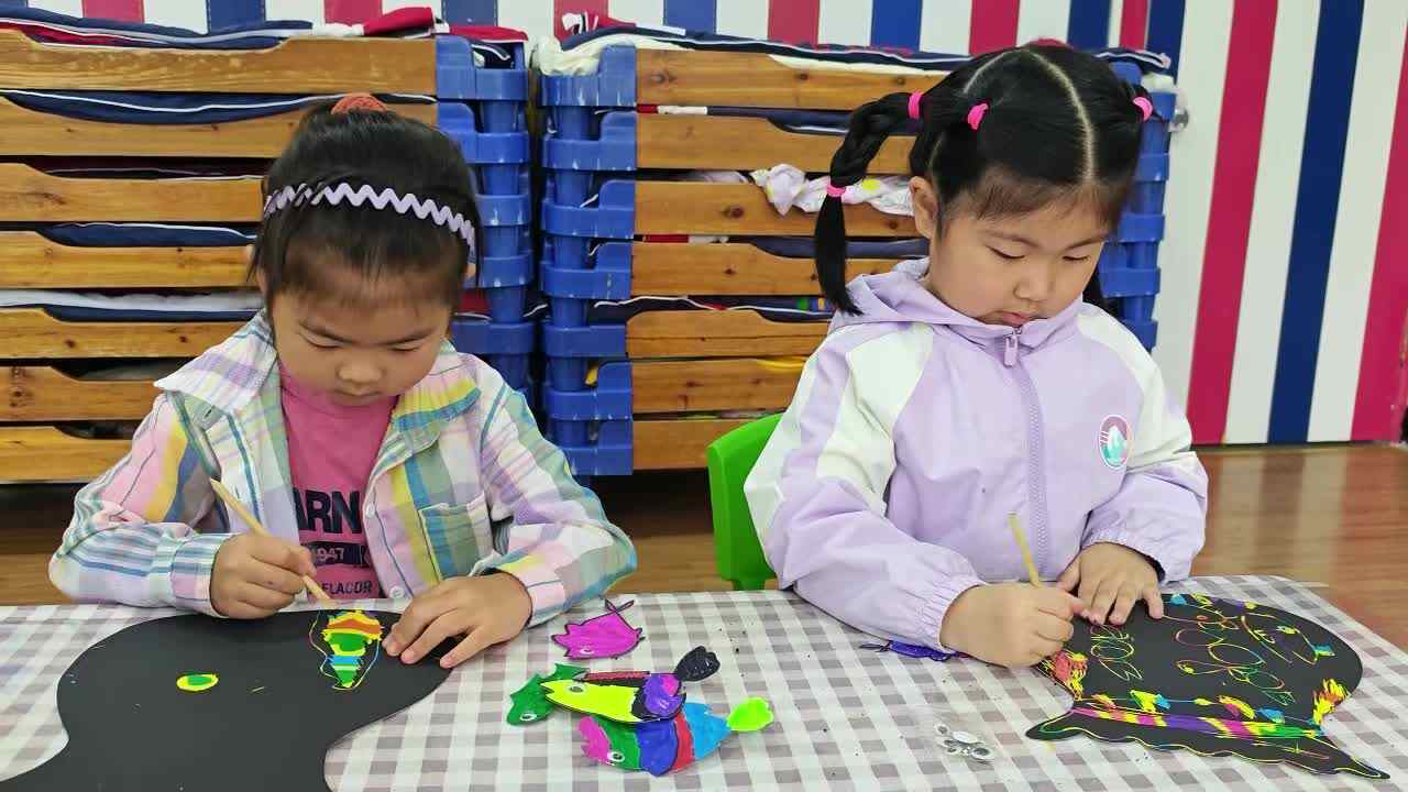 2026.4.24 大B班王思玥手工活动《鱼缸里的鱼》