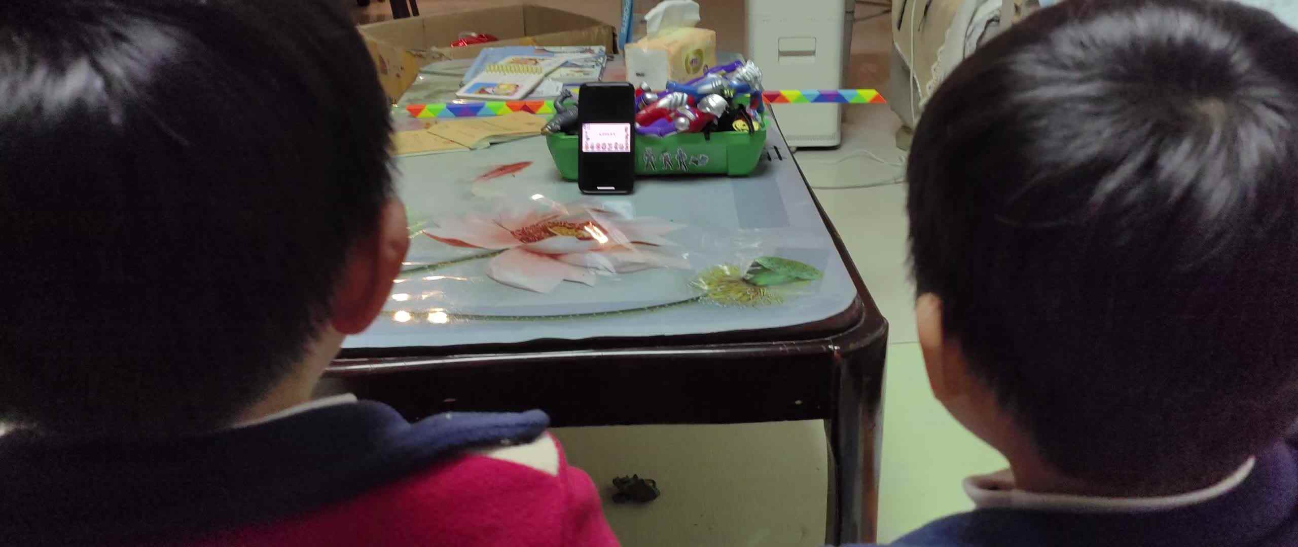 ⁣⁣⁣⁣⁣大A班2026.3.31李柯辰李柯佑看视频.mp4