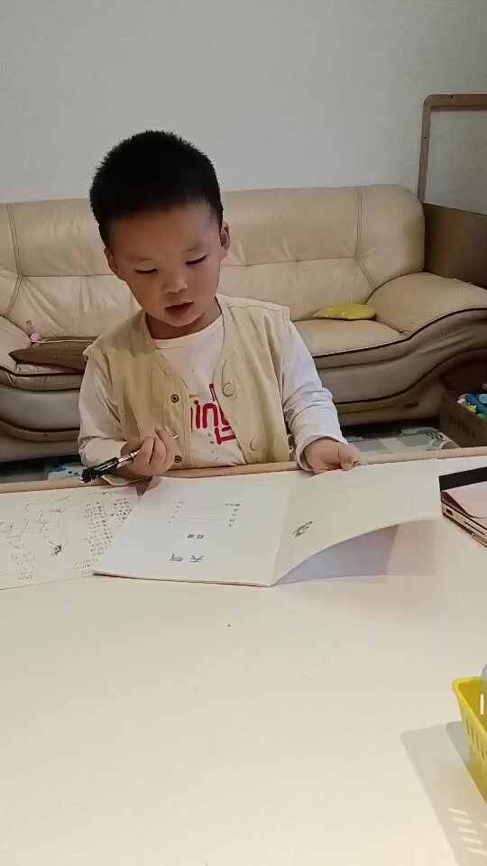 实验小班3号谢缙宇