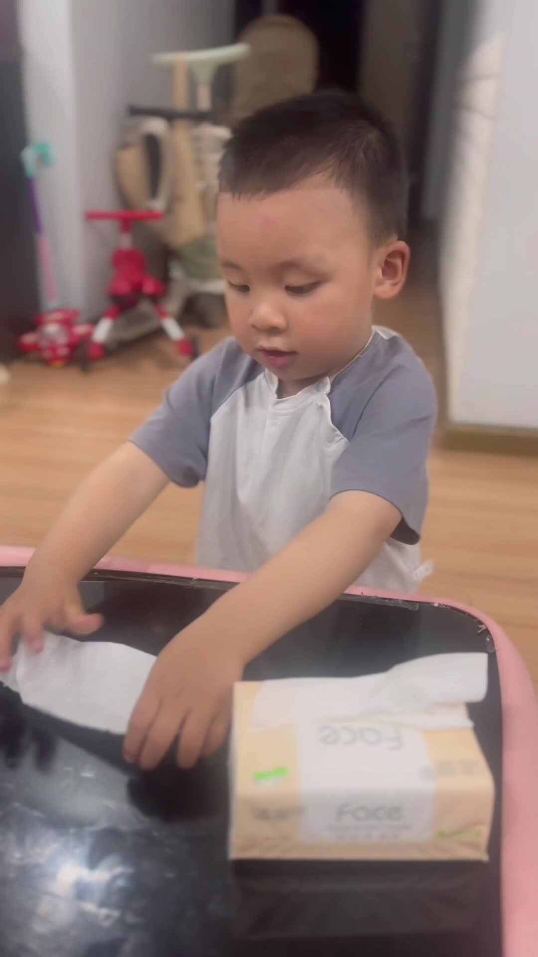 ⁣2026.5.6 实验小班 小书包 ——《擦嘴巴》