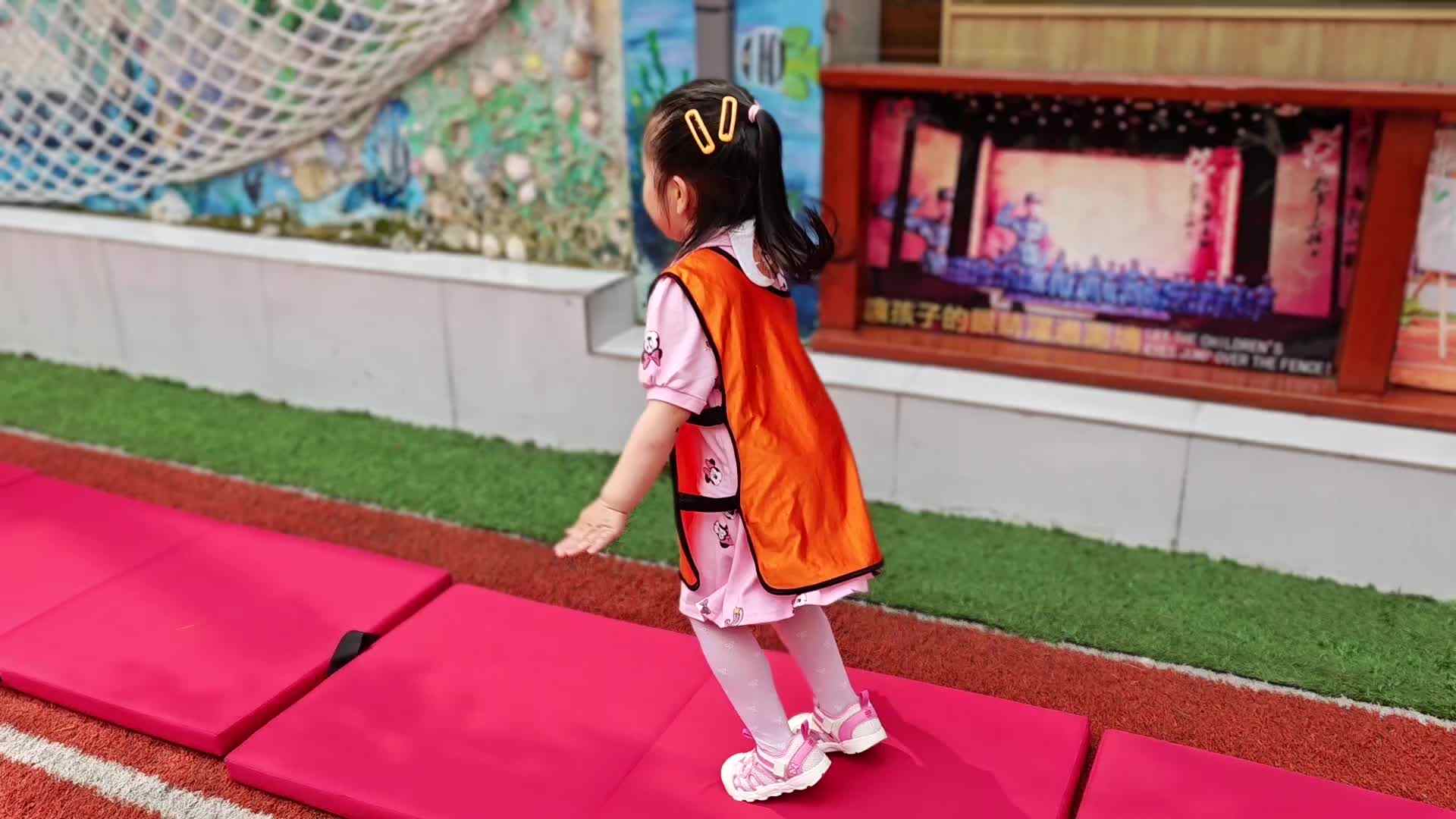 2026.5.14实验中班 张笑笑《欢乐体智能》.mp4