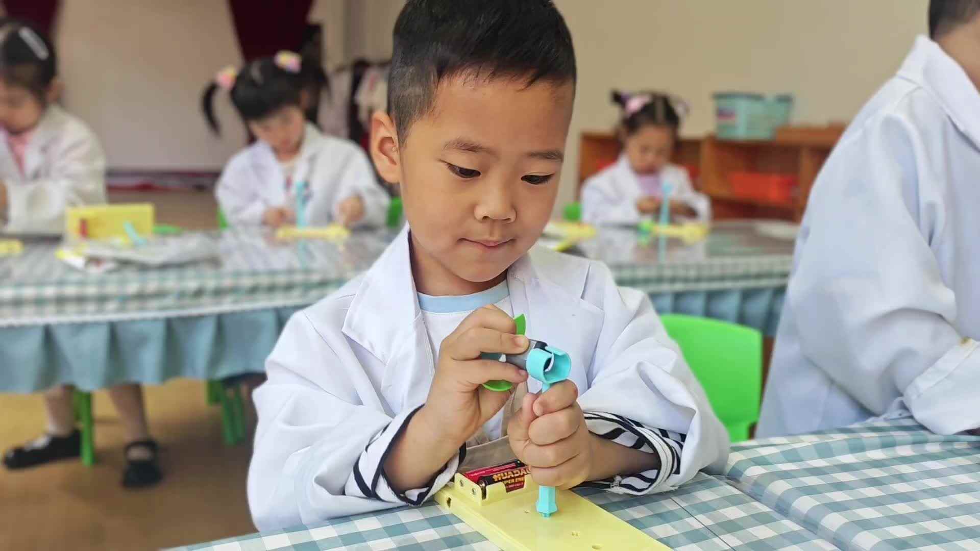 2026.5.13 实验中班 廖浚博 科学实验《电风扇》.mp4