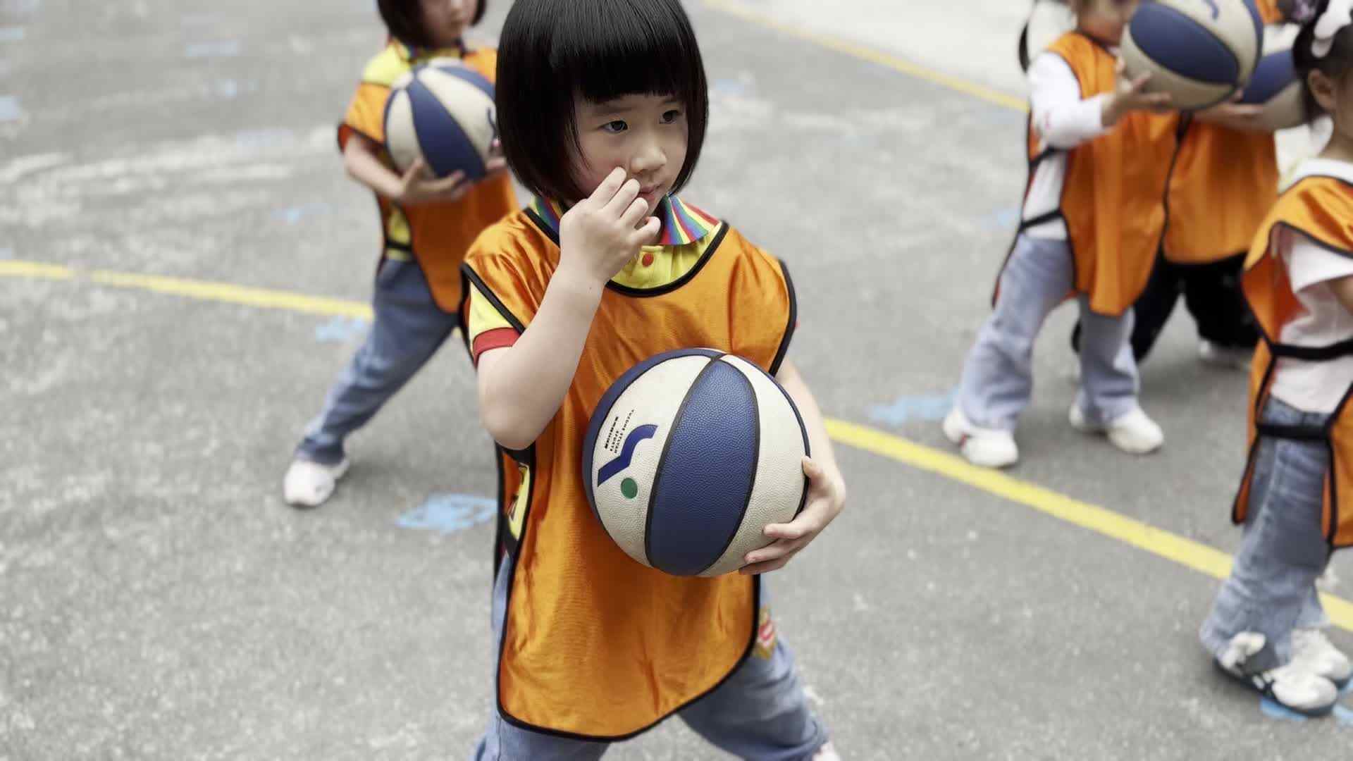 2026.5.6 实验中班  易诗淳 《篮球课》.mp4