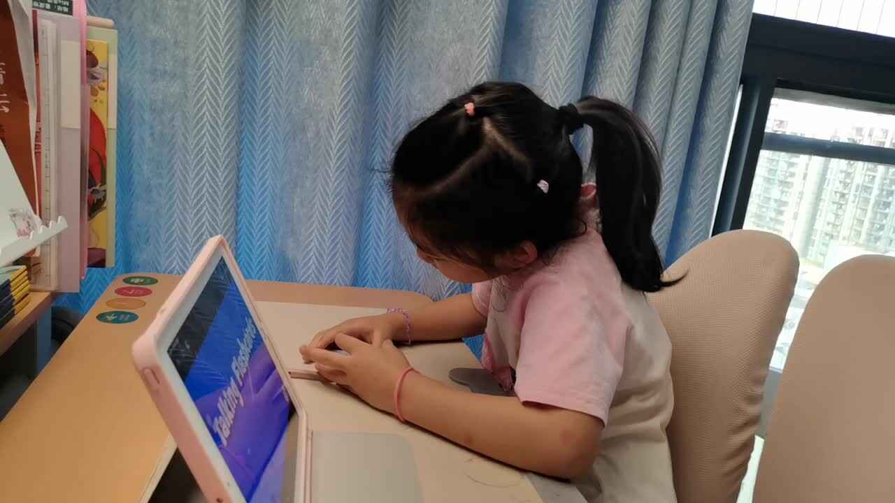 VID_20260513_182329.mp4学前B班宁汐言观看英文视频