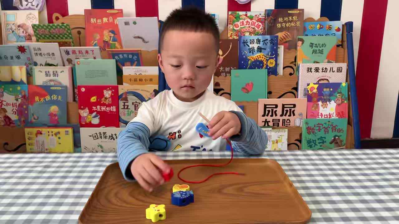 ⁣2026年5月18日   刘佳锐《穿串珠》学校教育教学活动