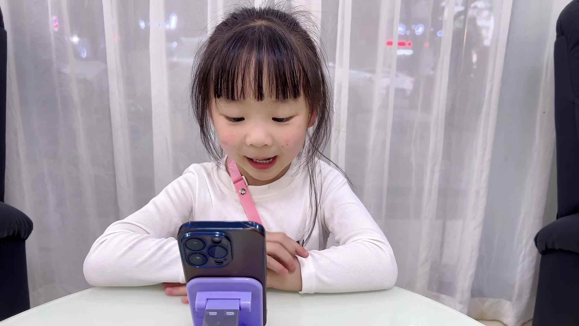 2026年5月12日大A班夏爱林～观看英语视频