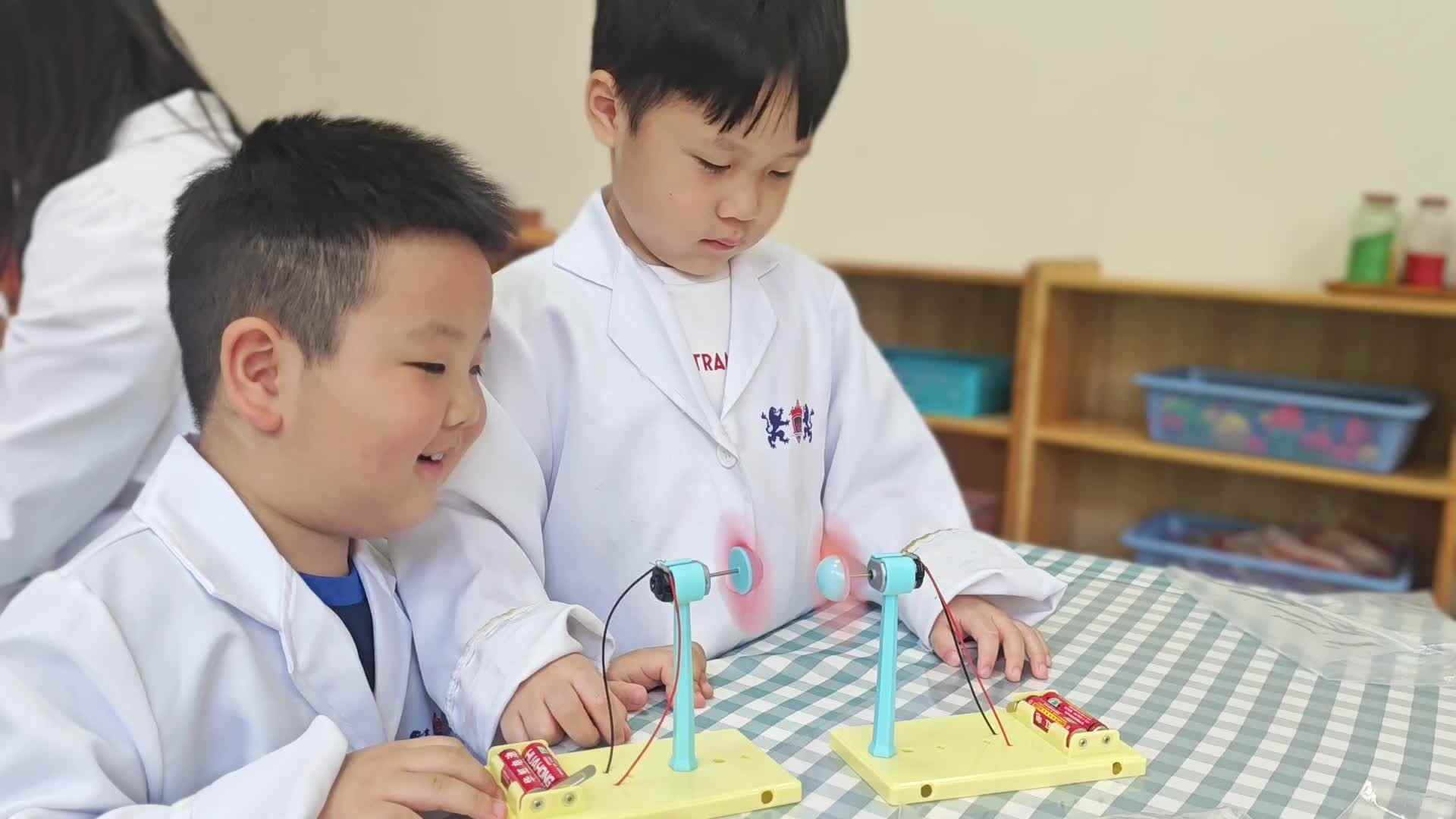 2026.5.13 实验中班 杨卓为 科学实验《电风扇》.mp4