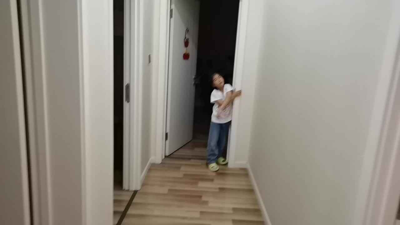 VID_20260515_190840.mp4学前B班宁汐言体能训练跳远