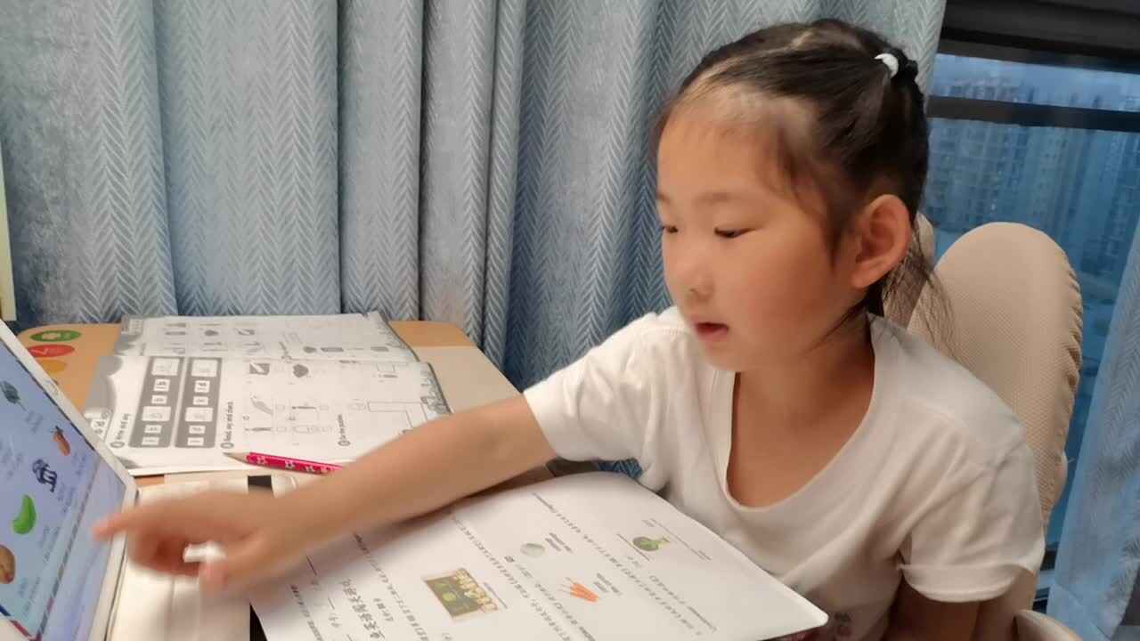 VID_20260506_191911.mp4学前B班宁汐言朗读下列单词和句子。观看《Vegtables朗读示范》进行跟读。