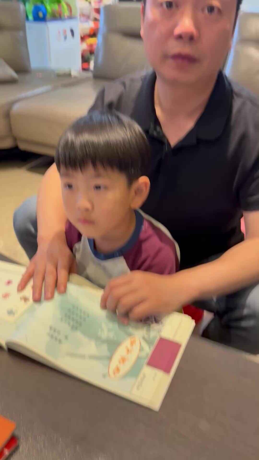 ⁣⁣⁣2026年5 月6 日 杨佳齐阅读古诗《微雨夜行》家庭闯关练习 IMG_3329.mov