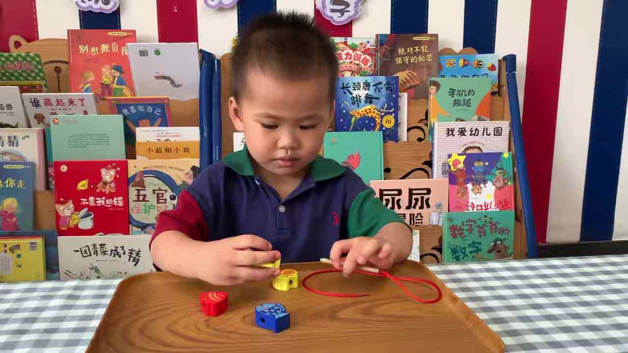 ⁣2026年5月18日李岸栩：《穿串珠》学校教育教学活动