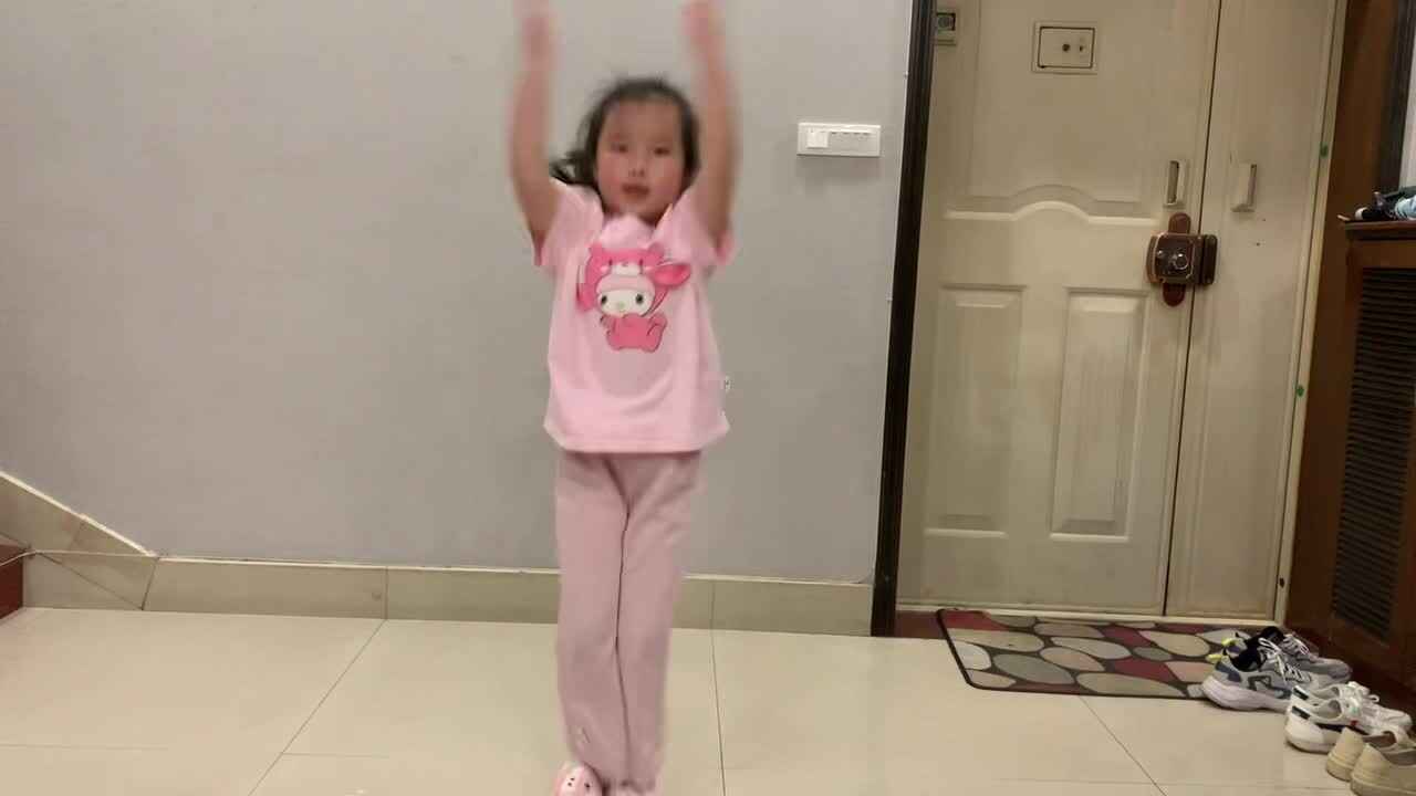 4.30学前A班赵欣奕练习开合跳