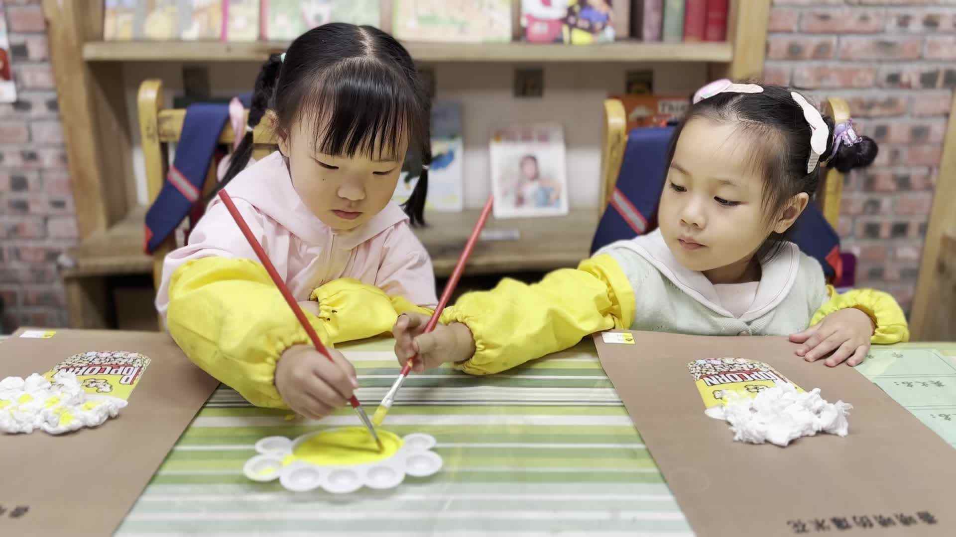 2026.5.8   实验中班 周恬羽《香喷喷的爆米花》.mp4