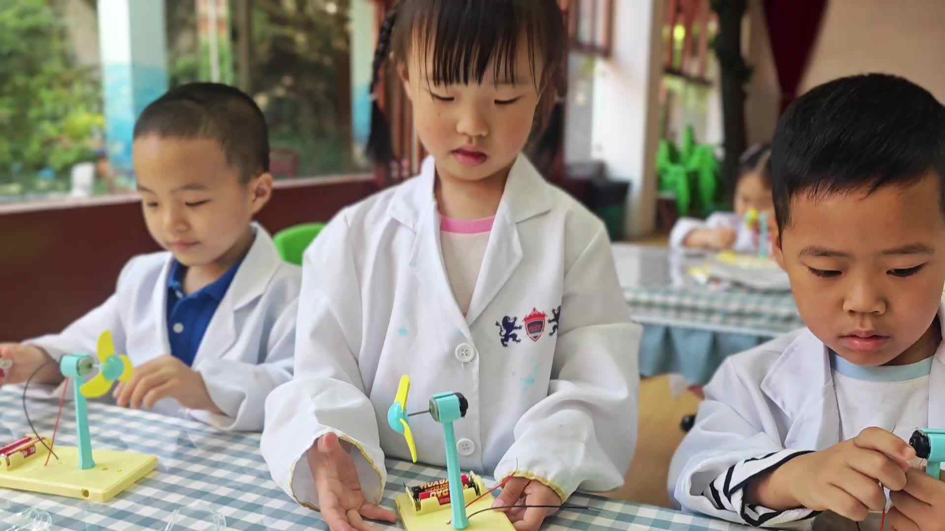 2026.5.13 实验中班 周恬羽 科学实验《电风扇》.mp4