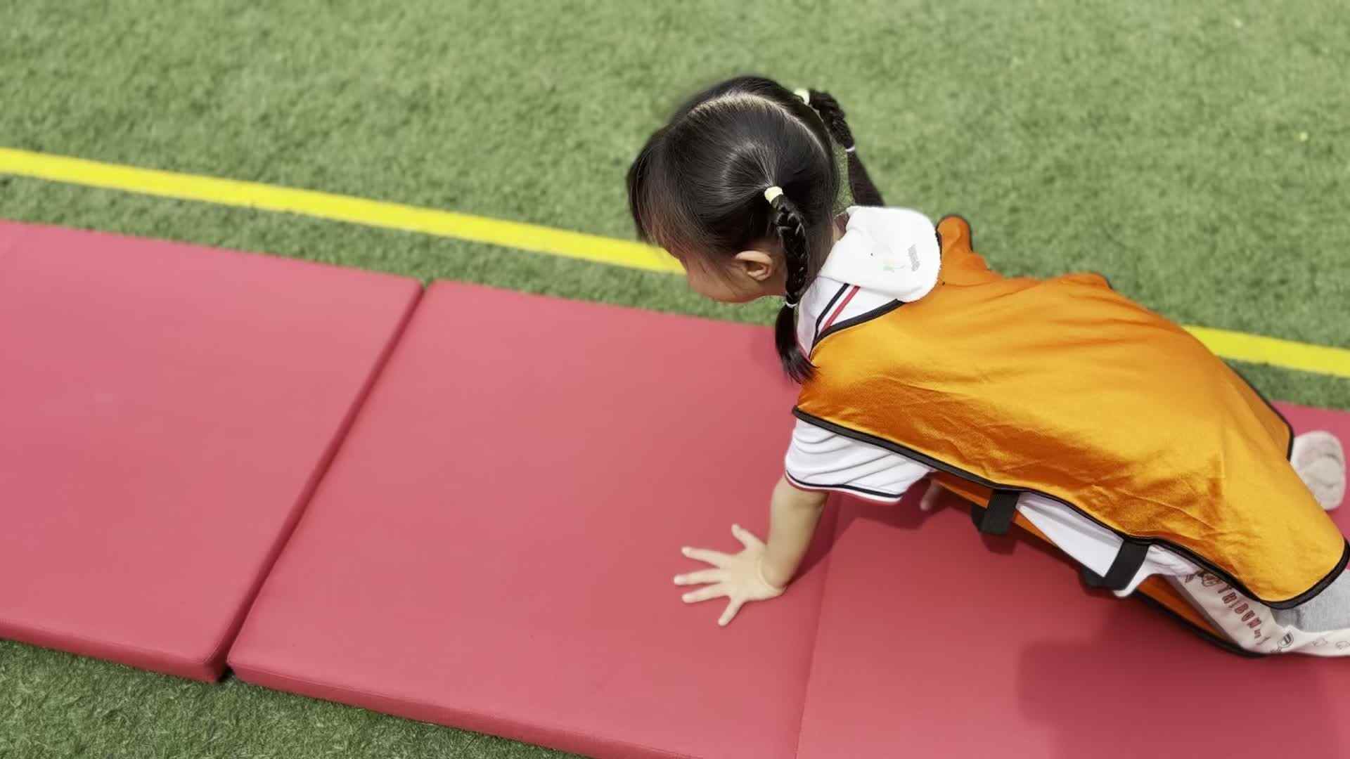 2026.5.11 实验中班 周恬羽 《足球课》.mp4