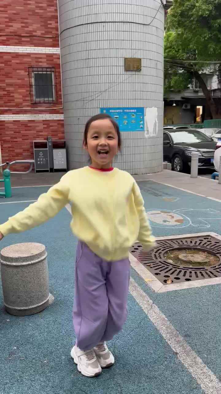 学前A班廖洪娇开合跳视频