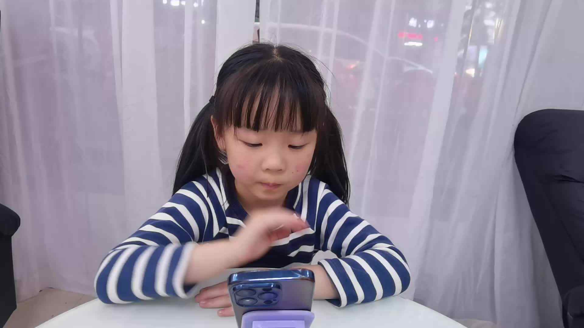 2026年5月9日大A班夏爱林～观看英语视频